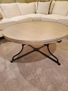 lot 227 image: Universal Elan Round Cocktail Table