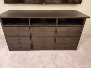lot 232 image: Riverside 6 Drawer Media Cabinet