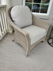 lot 192 image: Summer Classics Regents Outdoor Lounge Chair