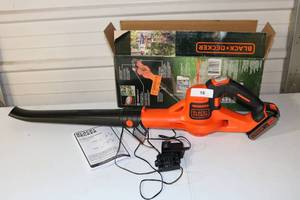 lot 15 image: Black & Decker 20V Cordless Blower