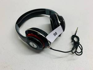lot 98 image: Headphones 2Boom