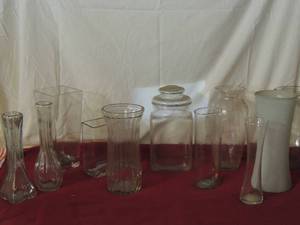 lot 54 image: 11 clear vases various sizes and shapes  bouquet and bud vases