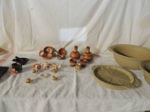 lot 61 image: Lot of various pottery no markings for makers