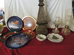 lot 66 image: Christmas platters x 10, metal art, 3 Gibson plates, 2 Gibson girls, 2 lamps
