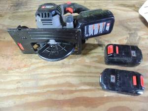 lot 102 image: PORTER Cable power saw  18volt battery no charger