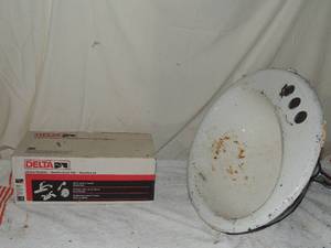lot 106 image: NIB faucet set comes with a used bathroom sink no brand