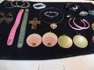 lot 114 image: Costume jewlery lot- large earrings, 2 snapback bracelets, various other bracelets, cross pendant, hoops and more
