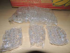 lot 129 image: Box full of clear medsmall hair clips NIP