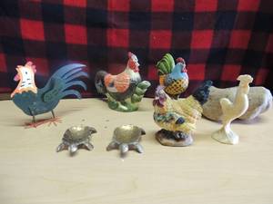 lot 165 image: Rooster lot and 2 brass turtles Lenwile Hrdalt