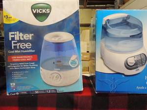 lot 173 image: Used reli-on humidifier, Vicks NIB filter free cool mist humidifier