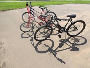 lot 181 image: Red Huffy bike, Le Grand 12 speed mountain bike, pink and purple Murray 12 speed bike