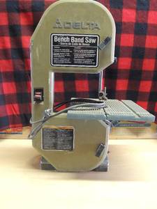 lot 203 image: Delta bench table saw 120 volts 2.5 cut