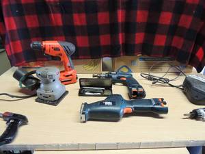lot 226 image: Soldering gun, B&D drill, saw grinder, porter cable sander Hitachi DB 3 DL cordless driver drill with charger