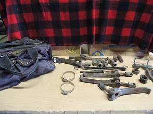 lot 228 image: LOCKDOWN CLAMPSBAR,  CLAMPS