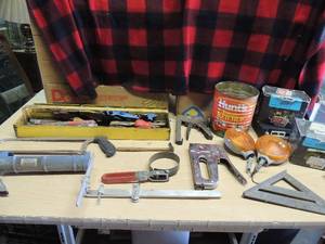 lot 237 image: Large lot of tools  - SPEED SQUARE, CAULK GUN, FILTER WRENCH, STAPLERS, LIGHTS
