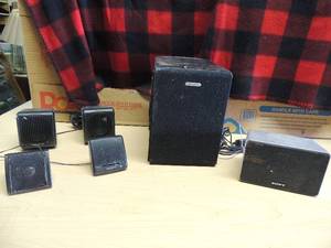 lot 238 image: Assorted speakers all sizes some for radios some for computers