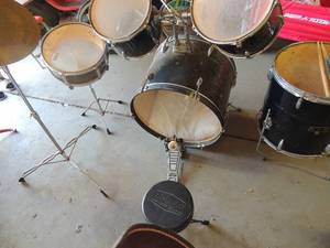 lot 1 image: GP Percussion 5-Piecer Drum Set wCymbals, Throne, Whitehall drum sticks  & Hardware  nice condition