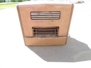 lot 16 image: Martin stove heater very large gas MODEL V370-ST, 70,000 BTU - will heat up to  800 sq. feet building