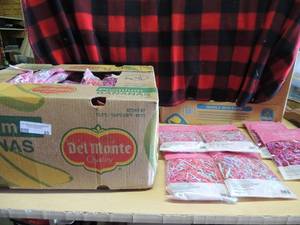 lot 20 image: Box full of multi color paper shreds   SEVERAL PACKAGES  NEW