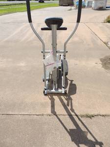 lot 23 image: NEW Stamina Elliptical 1773 MAGNETIC Cross Trainer all paperwork included