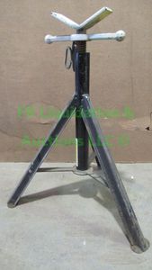 lot 7 image: Sumner Pro Jack V head pipe stand, 28 tall