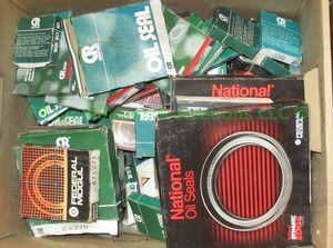 lot 21 image: Federal Mogul, National and CR assorted oil seals