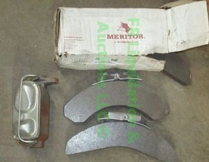 lot 82 image: Meritor disc brake pads and brake master cylinder