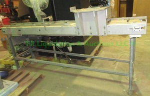 lot 128 image: Industrial motorized conveyer system, approx. 8ft length