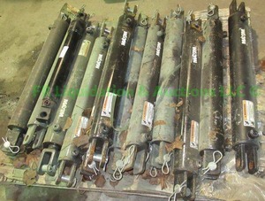 lot 143 image: Assorted Industrial hydraulic cylinders used
