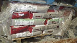 lot 146 image: Lincolnweld 880M submerged arc basic flux, 50 lb bags, approx 20 bags