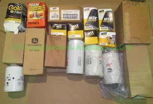 lot 268 image: John Deere, Wix and other brands oil filters