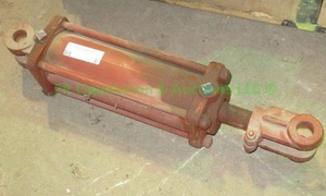 lot 306 image: Industrial hydraulic cylinder