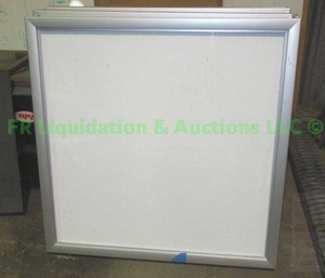 lot 220 image: X-ray illuminator viewing box 30 x 30 x 3