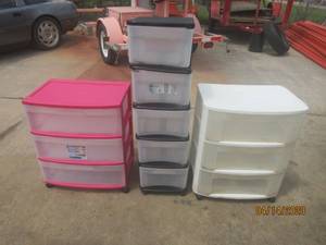 lot 11 image: TOTAL OF 3 DRAWER CARTS ON WHEELS&nbsp2- STERILITE 3 DRAWER CART1- BELLA 5 DRAWER CART
