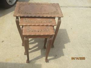 lot 13 image: 3 PC VINTAGE NESTING TABLES&nbsp