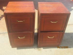lot 19 image: TOTAL OF 2 WOODLAND FURNITURE&nbsp2- DRAWER NIGHT STANDS&nbspONE DRAWER NEEDS REPAIR SEE PIC&nbsp