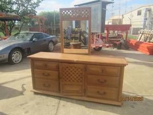 lot 2 image: ANTIQUE OAK WOOD WILLIAMS FURNITUE 6 - DRAWER DRESSER WITH HIDDEN 2 DRAWERS &amp MIRROR&nbspMATCH # 3&nbsp