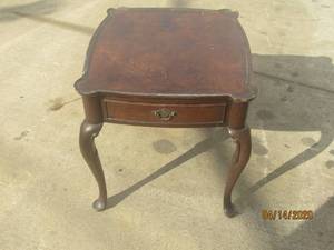 lot 27 image: VINTAGE&nbsp HEKMAN QUEEN ANNE STYLE&nbsp SIDE TABLE WITH DRAWER&nbsp