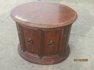 lot 28 image: VINTAGE HERITAGE ROUND STORAGE END TABLE&nbsp