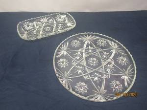 lot 32 image: 2 - EARLY AMERICAN PRESCUT DAVID PATTERN STAR DESIGN CRYSTAL CLEAR LARGE SERVING PLATTER &amp BREAD TRAY BY ANCHOR HOCKING&nbsp