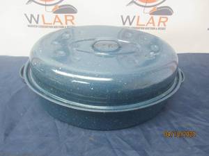 lot 47 image: Enamel Ware Oval Roaster Pan Blue Speckled Graniteware WITH LID