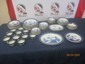 lot 51 image: 86 PC ROYAL DOULTON TC 1126 MADE IN ENGLAND FINE CHINA BOOTHS REAL OLD WILLOW 1981 DINNERWARE&nbsp