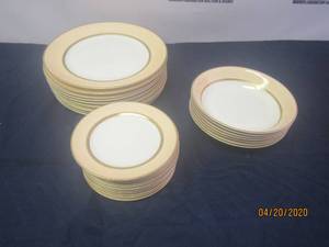 lot 52 image: 29 PC POPE GOSSER CHINA WARRANTED COIN GOLD DINNERWARE&nbsp