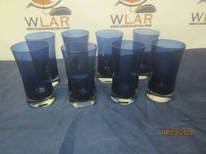 lot 69 image: TOTAL OF 8&nbsp&nbsp6 COBALT BLUE GLASSES WITH CLEAR BOTTOM&nbsp
