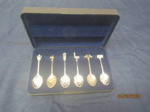lot 72 image: 6 PC VINTAGE WAPW&nbsp EXQUISITE LONDON COLLECTION SILVERPLATED G.T&nbsp BRITIAN SPOONS&nbsp&nbsp