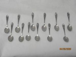 lot 84 image: TOTAL OF 12 VINTAGE SILVER PLATED STATE SOUVENIR SPOONS