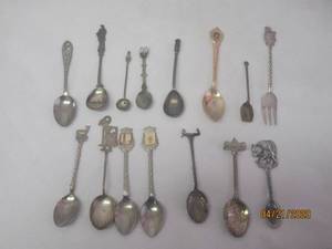 lot 96 image: TOTAL OF 15 VINTAGE SILVER PLATED SOUVENIR COLLECTOR SPOONS