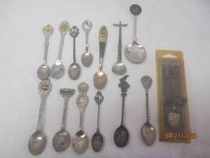 lot 97 image: TOTAL OF 14 VINTAGE SILVER PLATED SOUVENIR COLLECTOR SPOONS&nbsp