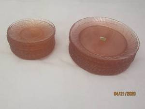 lot 101 image: TOTAL OF 24&nbsp VINTAGE ARCOROC FRANCE PINK ROSALINE SWIRL&nbsp GLASS&nbsp PLATES&nbsp12- SAUCERS &amp 12- 8 SALADDESSERT PLATES&nbsp