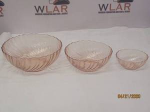 lot 104 image: 3PC VINTAGE ARCOROC FRANCE PINK&nbsp ROSALINE&nbsp SWIRL&nbsp GLASS BOWLS&nbsp&nbsp9, 7, 5&nbsp &nbspMATCH # 101,102,103&nbsp